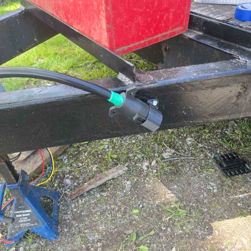 7 Pin Trailer Plug Holder Trailer Wiring Connector Bracket for RV and Towing