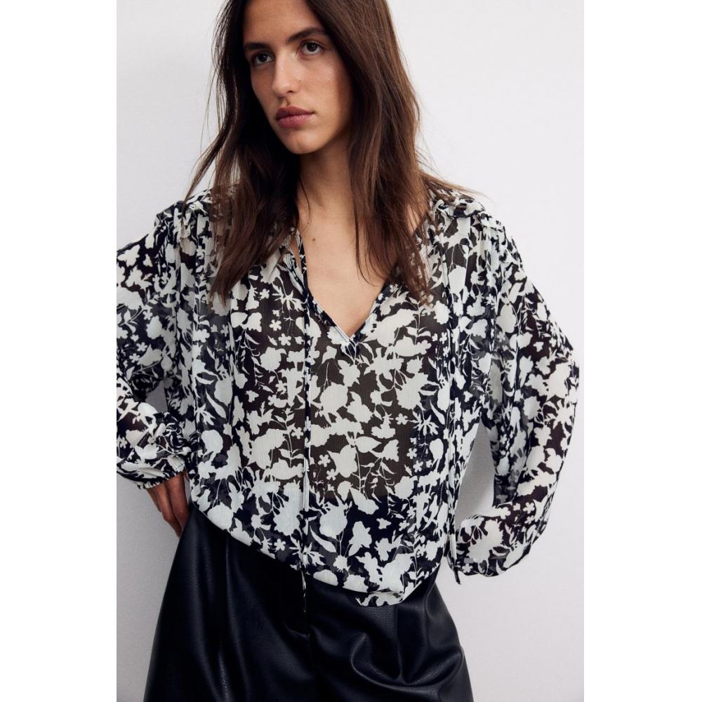 

Блузка HM с оборками, черно-белая, с цветочным принтом
