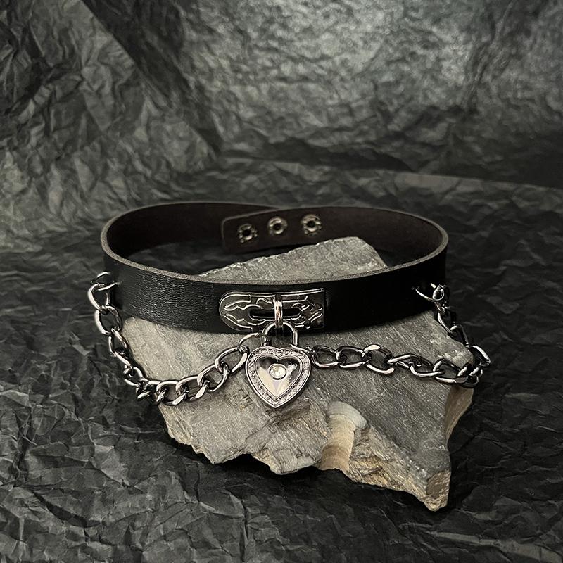 

Готический черный кулон-медальон в форме сердца, цепочка, кожаный чокер-ошейник для женщин, панк-украшение