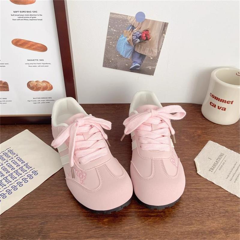 Cute cartoon embroidered German training shoes women's 2025 new niche chic versatile Korean board shoes casual little white shoes women