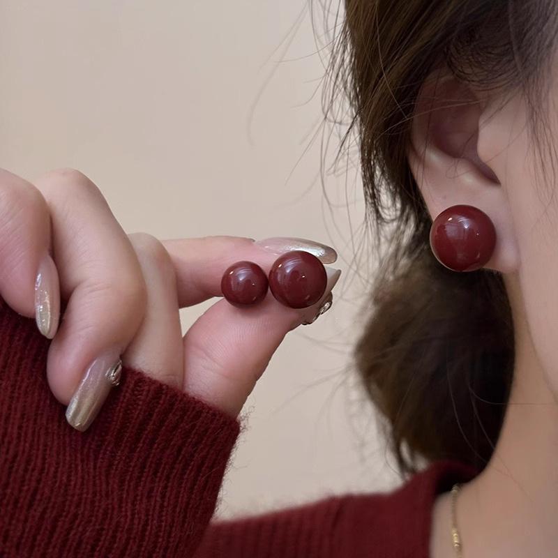 Ultra-white Red Bun Pearl Earrings Unique Retro Design Light Luxury Senior Sense Ear Hole-friendly Fashion Ear Jewelry