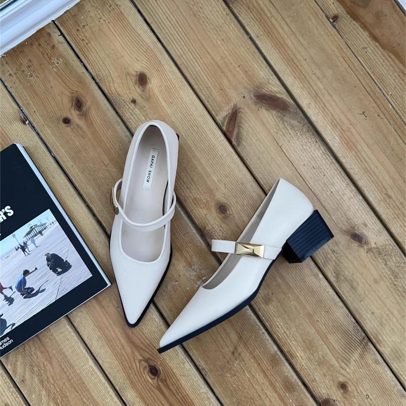 Low-heeled Commuter Shoes Women's New Models Are Not Tired, Pointed Metal Word with Mary Jane Shoes