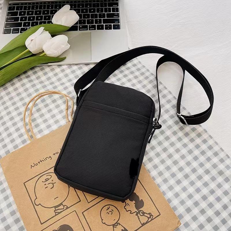Nová módní taška na mobilní telefon Dámská taška Messenger All-match Mini Malá Crossbody taška Závěsná kabelka na krk Peněženka na mince Vertikální kabelka