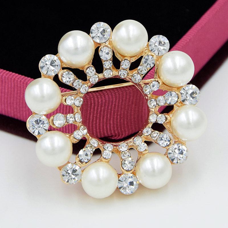 Korean Style Women s Elegant Crystal Pearl Brooch and Silk Scarf Buckle Lapel Pin Accessories European/American