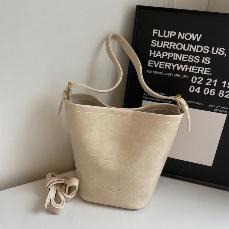 This Year, the Popular Hand-carried Bucket Bag 2025 New Women's Bag Korean Version Trendy Shoulder Bag Niche High-end Messenger Bag