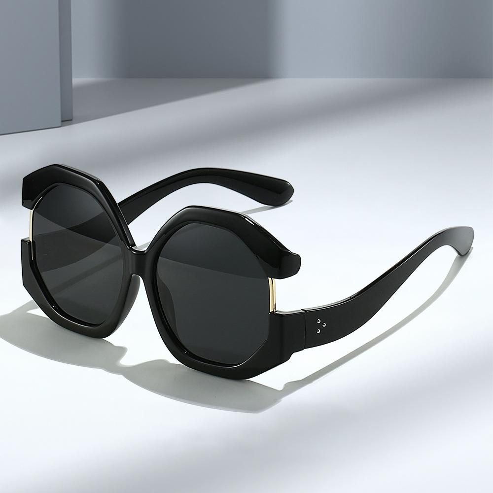 Fashionable Hip Hop Sunglasses for Women Men Stylish One-Piece Metal Shades Outdoor Sun Protection High-End Look