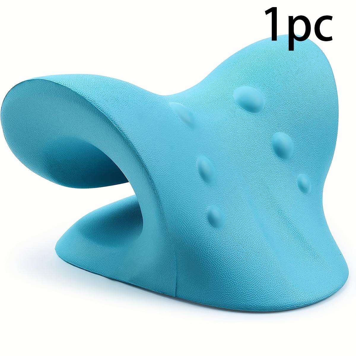 

A Blue C-Shaped Neck Pillow That Conforms to The Neck, Designed for Stretching The Neck And Shoulders, Made from EVA Material небо синє кольору