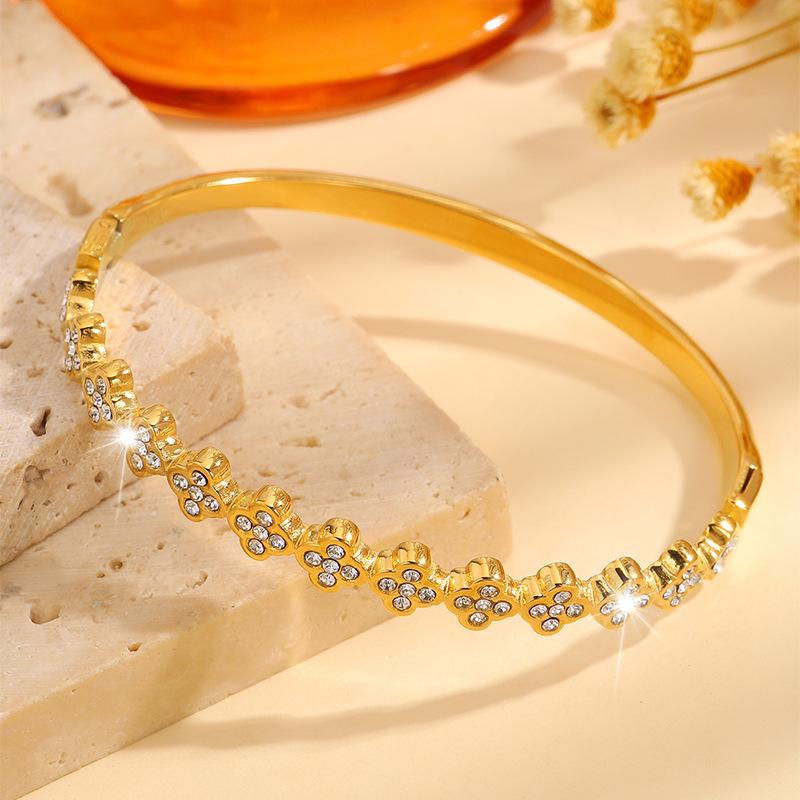 European and American High-end Women's Fashion Innovative Four-leaf Clover High-end Versatile Jewelry Bracelet