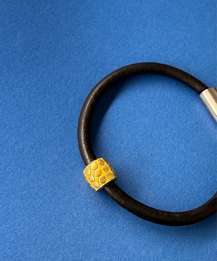 Glory_Arden Surgical Steel Non-Hedded Gold Leather Bracelet / Ghmb-316