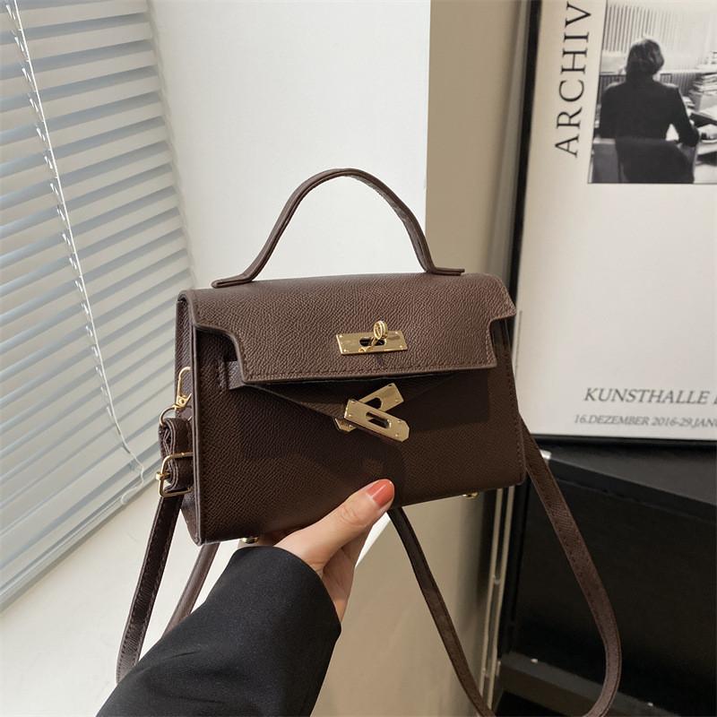 2023 Новая Весенняя Мода Женская Сумка Через Плечо Уличный Стиль Пу Повседневная Сумка-Почтальонка Маленькая Квадратная Сумка кофейный