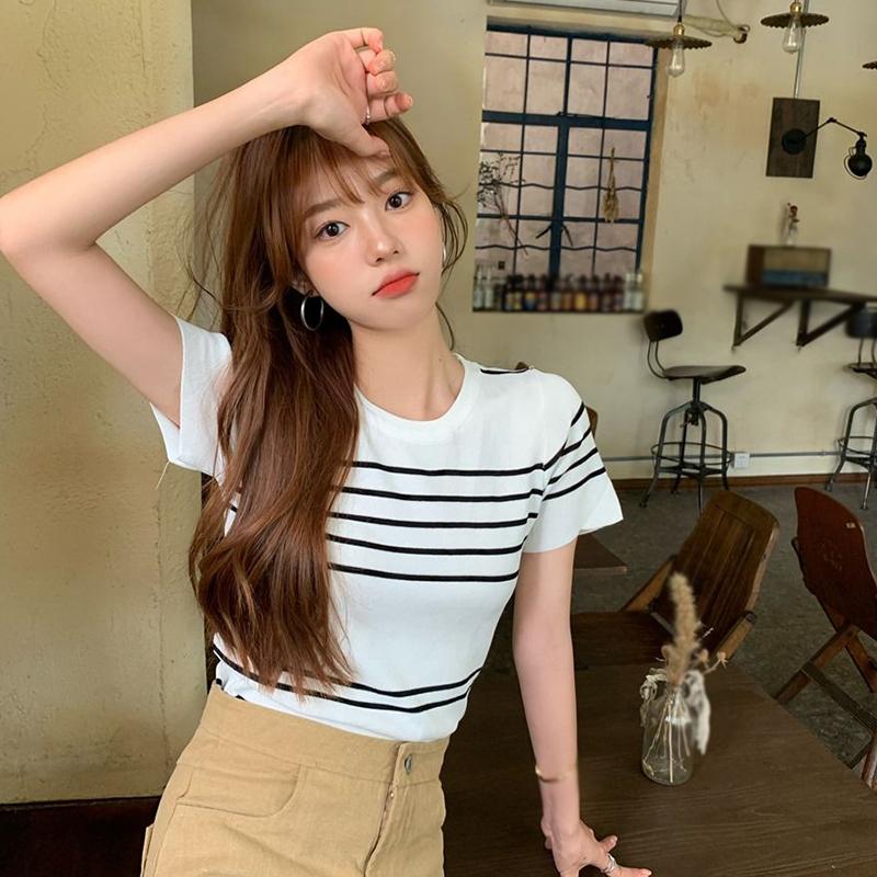 

Женская летняя простая трикотажная футболка с круглым вырезом в полоску контрастного цвета, повседневный темпераментный универсальный укороченный топ One Size