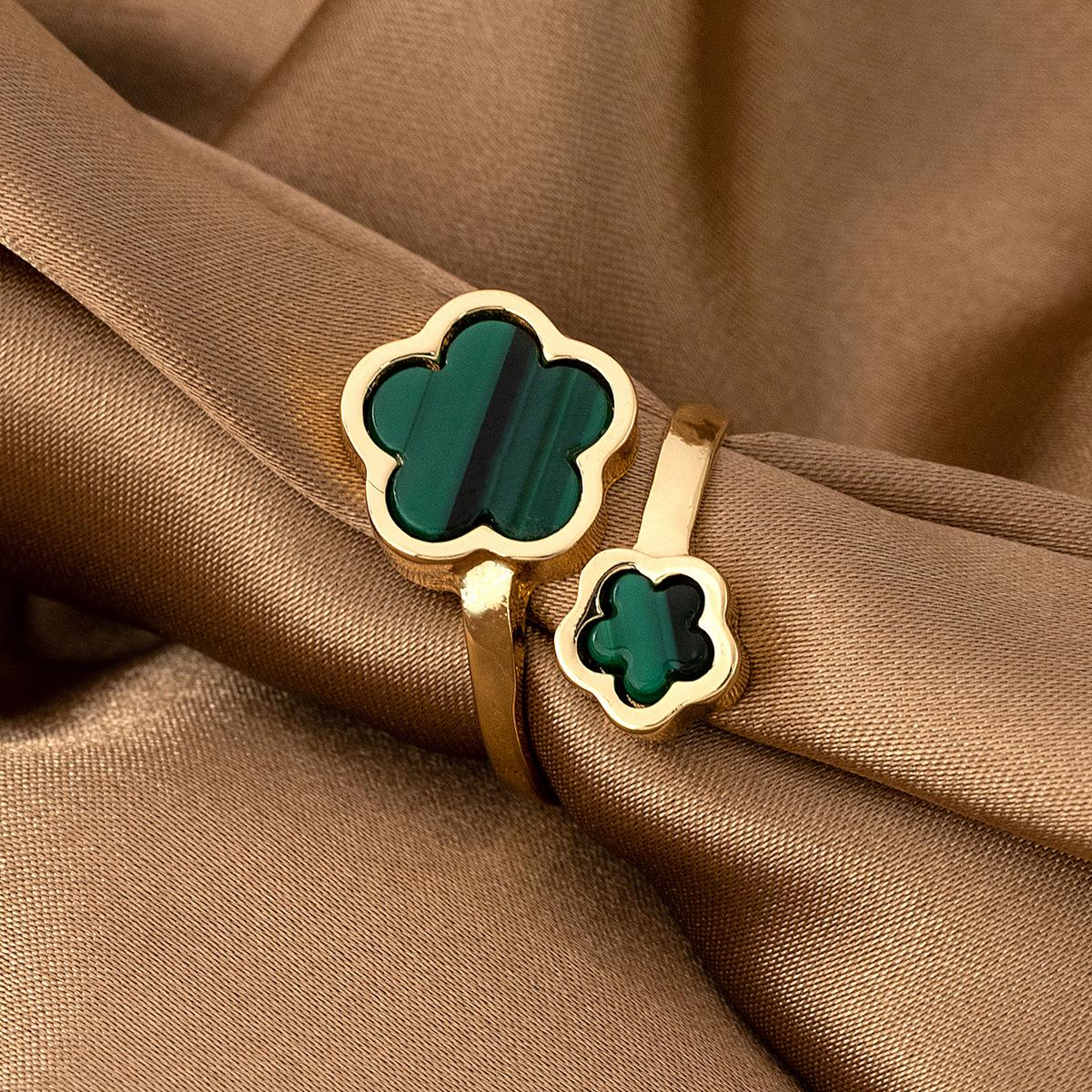 

Кольцо с жидкими нерегулярными драгоценными камнями, инкрустированное открытым способом One Size