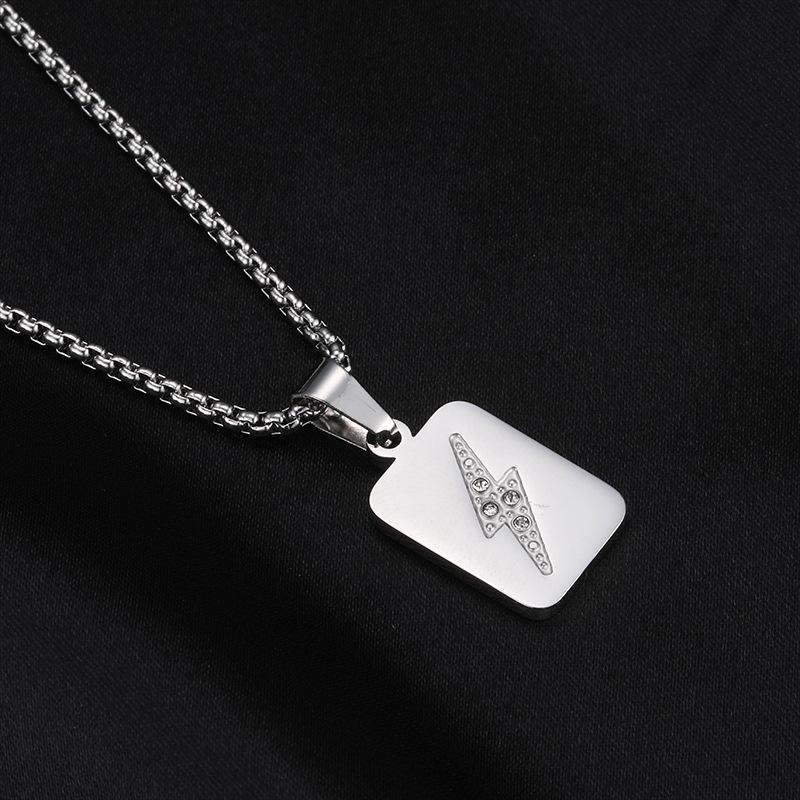 18K Gold Versatile Women's Stainless Steel Square Pendant Necklace - High-End Luxury Accessory