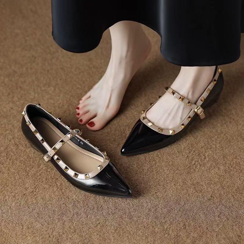 Riveted Flats Summer New Fashion Pointed Toe Patent Leather Slip Strap Soft Sole Non-Slip Wear-Resistant Single Shoes