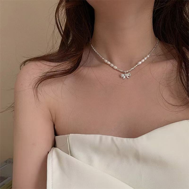 Temperament Elegant Silver Bow Freshwater Pearl Broken Silver Necklace Niche Design Sense Fashion Foreign Style Collarbone Chain