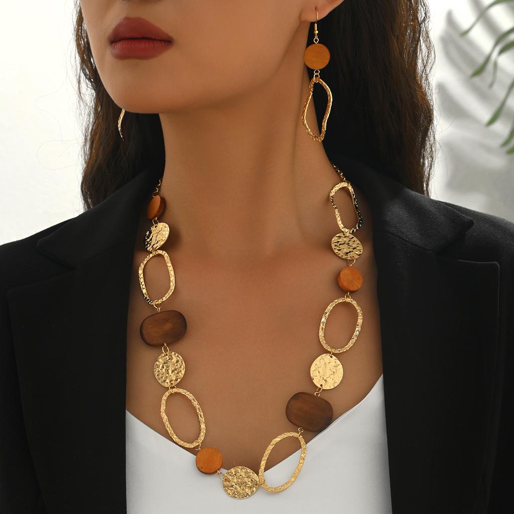 Set di Collana Lunga con Perline e Orecchini in Legno Intarsiato Circolari Vuoti Stile Retro Maillard