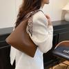 Niche design high-end bag women's trend fashion single shoulder handbag commuter hand carry underarm bag
