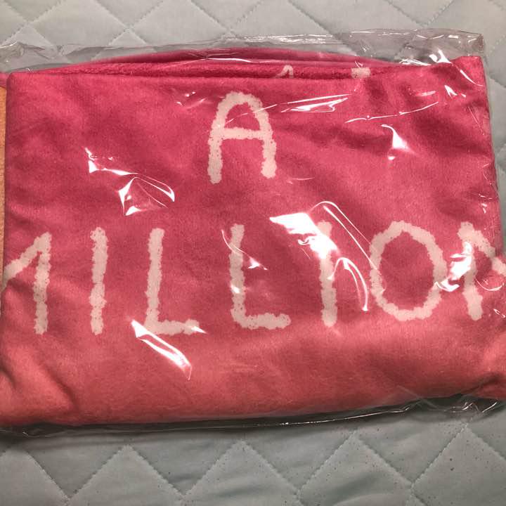 

[Б/У] Круглое полотенце TWICE