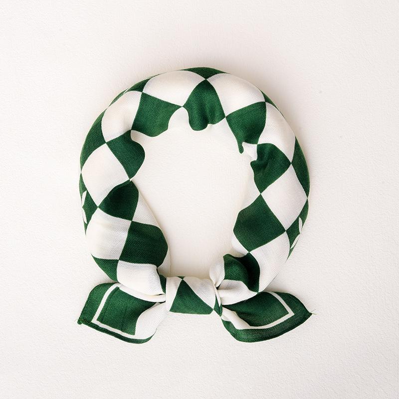 

Новый корейский модный клетчатый шелковый шейный платок для женщин - Элегантный квадратный дизайн 70 см, Идеальный аксессуар 70x70 CM