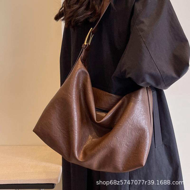 Commuter Large Capacity Shoulder Bag Autumn and Winter New Popular Retro Crossbody Bag Fashionable Versatile Tote Bag Hot Sale
