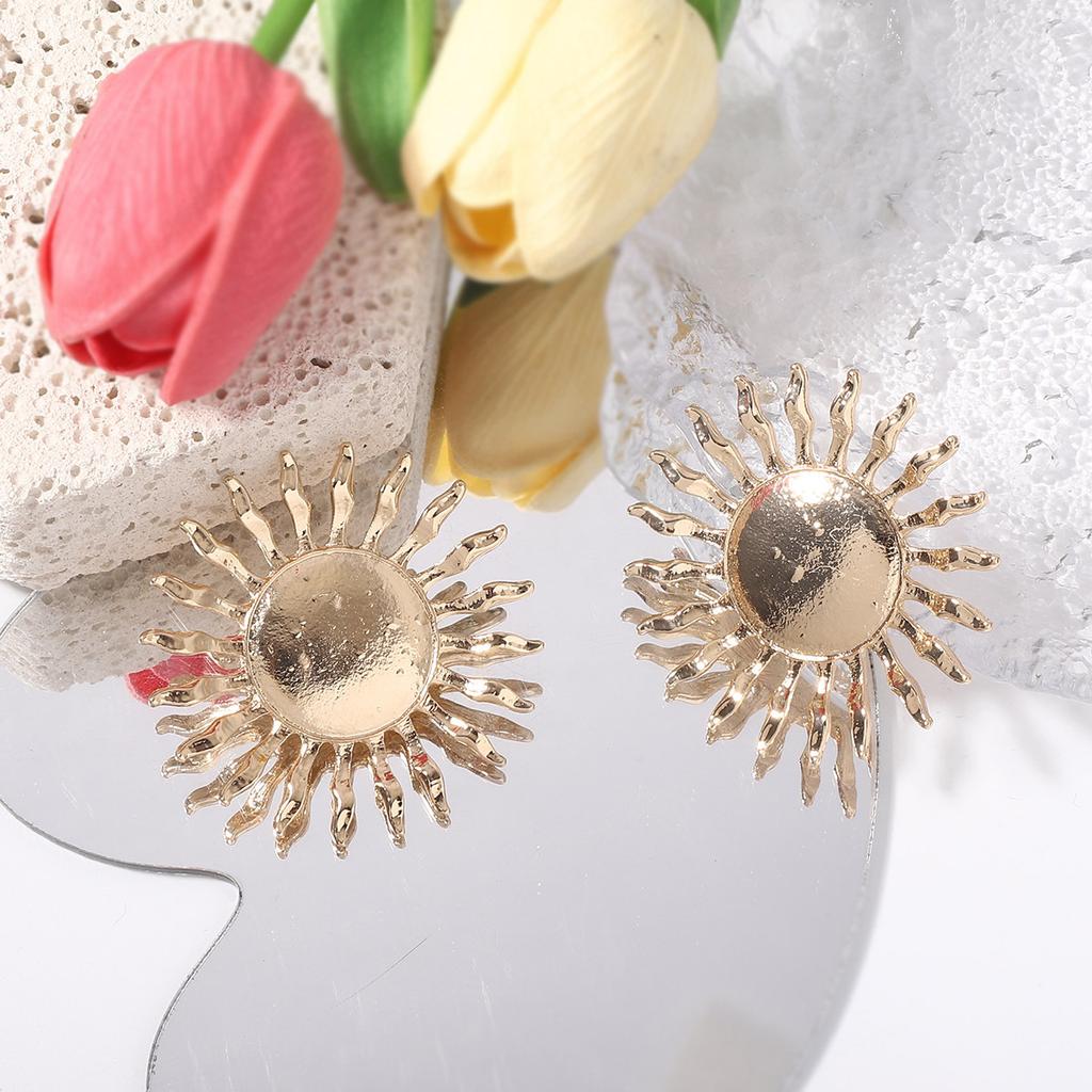 Beach Vacation Style Light Luxury Fashion Alloy Exaggerated Sunflower Pendant Necklace Stud Earrings, Bohemian Style