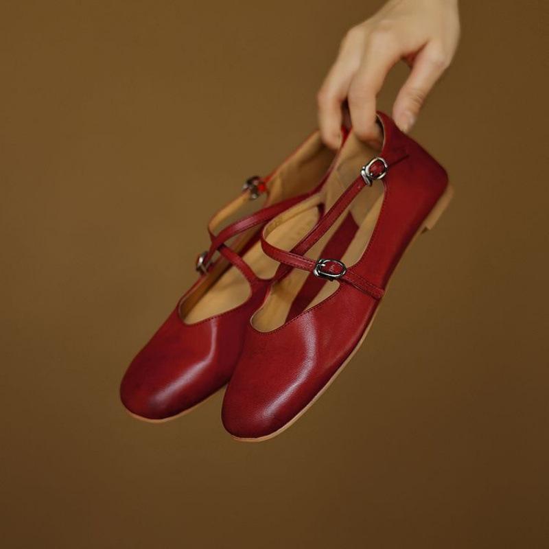 

New light mouth low top round head women s lazy shoes comfortable casual single shoes women s solid color leather beef tendon sole large size shoes 40 красный