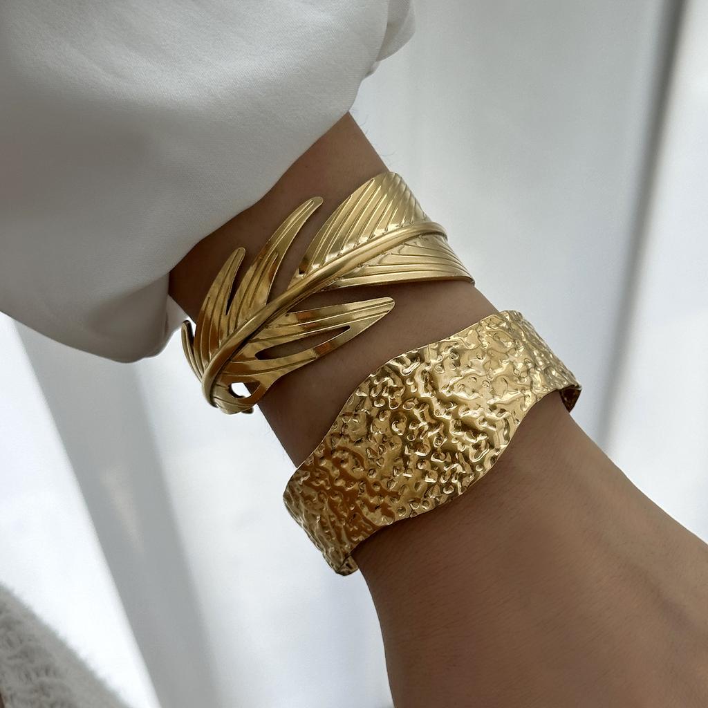 Trendy Punk Gold Plated Stainless Steel Wide Flower Cuff Bangle for Women Luxury Irregular Geometric Bracelet Jewelry Party Gift