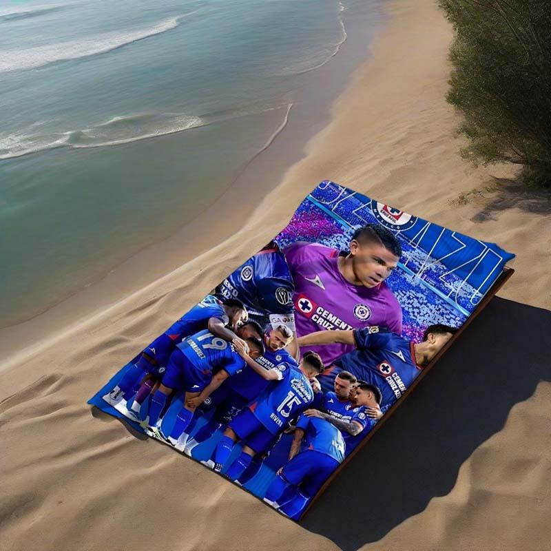 Πετσέτα Παραλίας Ποδοσφαιριστή Azul Cruz, Γρήγορου Στεγνώματος, Μαλακή & Απορροφητική Μίξη Πολυεστέρα, Σχέδιο Μπλε Φανέλας με Σκηνή Εορτασμού Νίκης