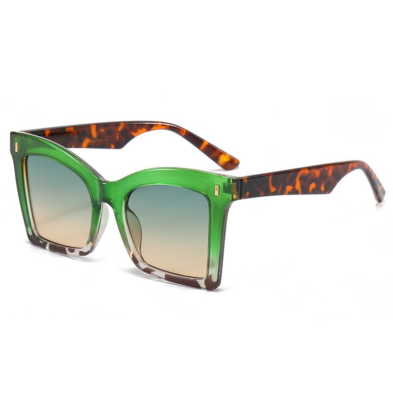 Ins Popular Women Square Sunglasses Vintage Rivets Punk Green Shades UV400 Protection Fashion Sun Glasses for Men and Women