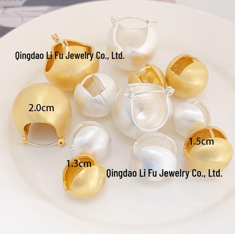 Savi Blogger Silver Brushed Metal Ball Earrings for Cold Wind Temperament