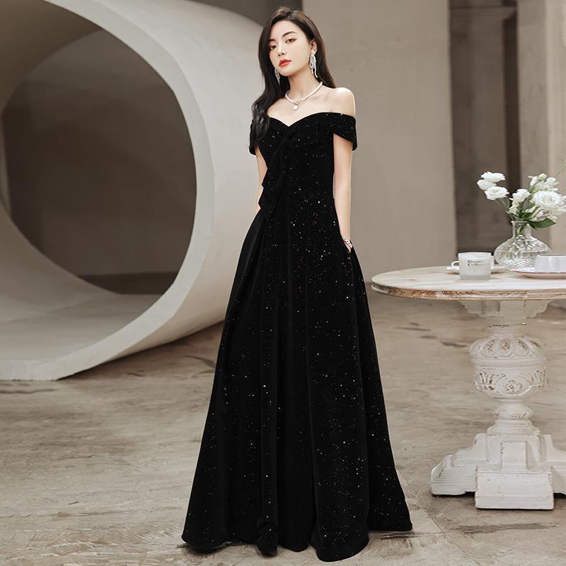 Elegant Women's Black One-Shoulder Evening Gown, Luxurious Banquet or Annual Meeting Dress, Niche High-End Style, Stunningly Beautiful.