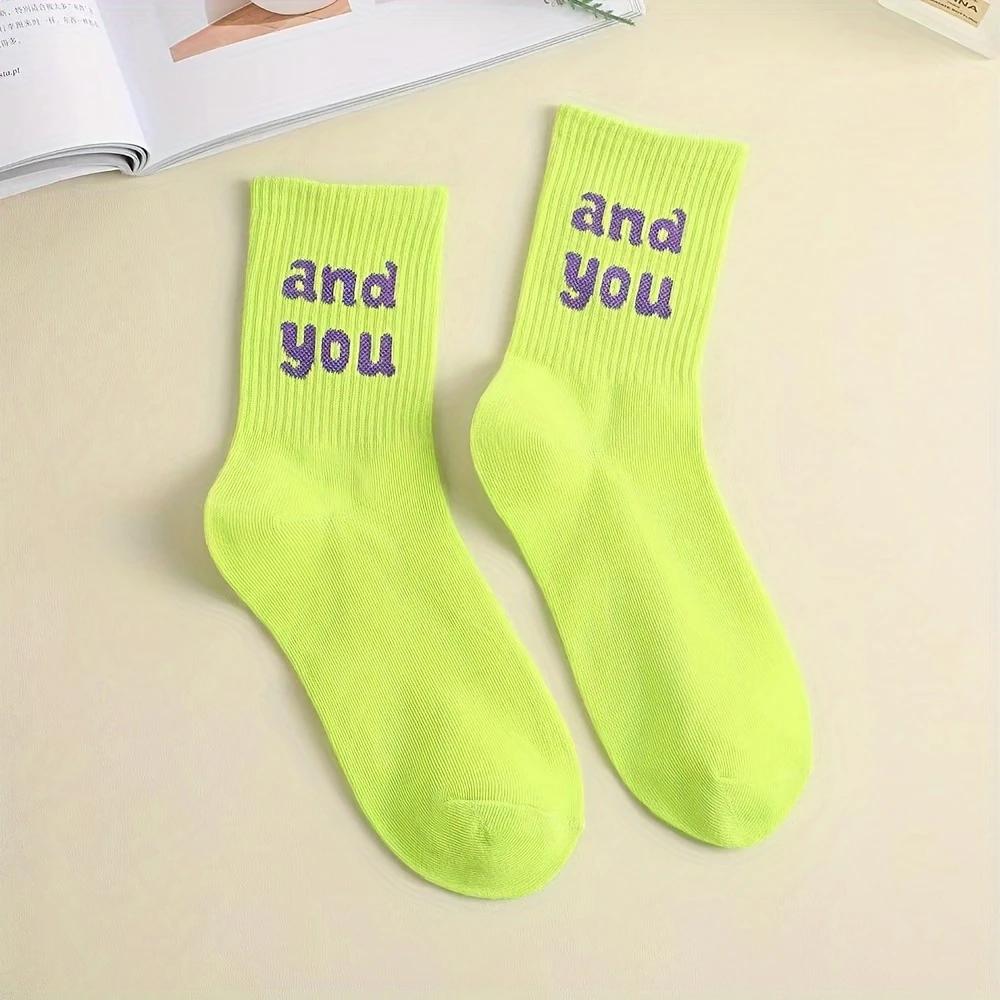 Spring, Autumn and Winter Models 4 Pairs of Fluorescent Green Letter Cute Autumn and Winter High Elastic Sports Mid-Calf Socks