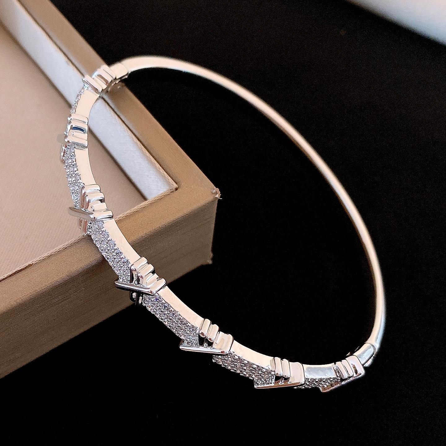 Браслет-манжета с позолоченной застежкой-зажимом с цирконами: Универсальный, Шикарный Модный Браслет