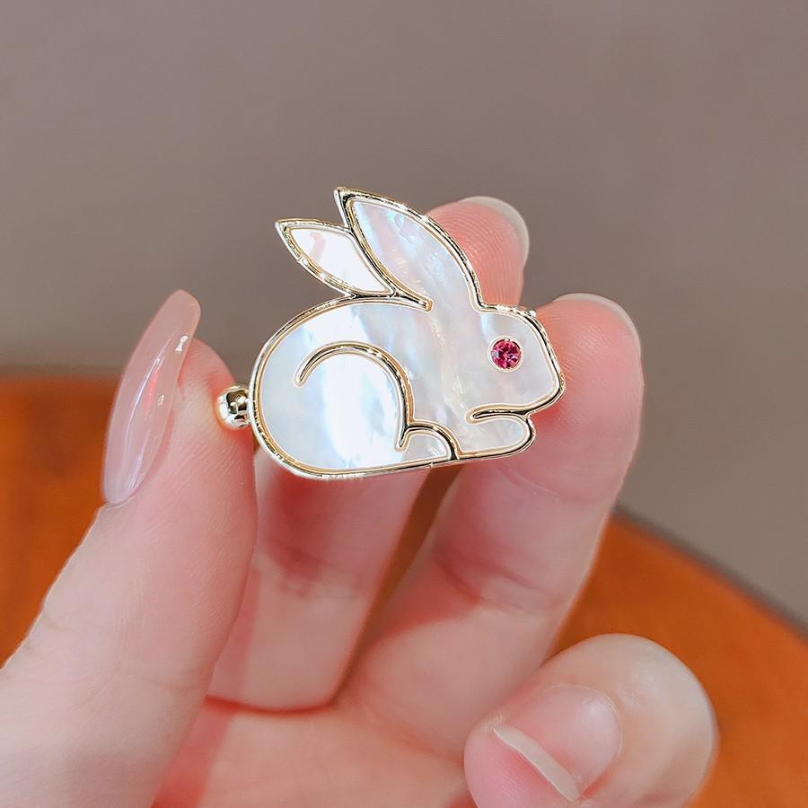 High Grade Cute Jade Rabbit Brooch Female White Rabbit Corsage Chinese Zodiac Pin