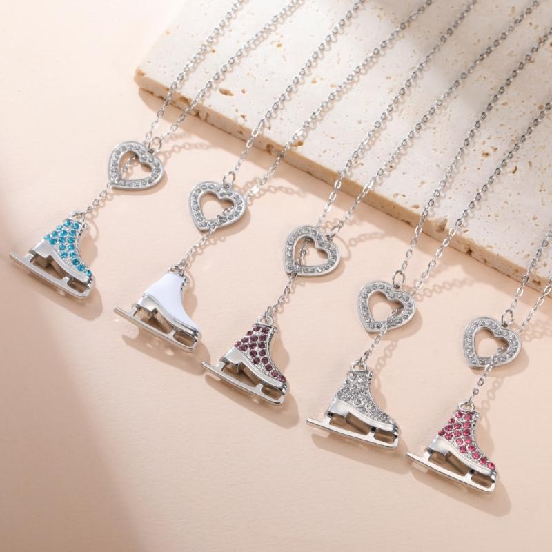 Collana Ghiaccio Pattini Colori Caramella con Dettagli in Cristallo e Tema Sportivo Cartoon per un Fascino Giovanile