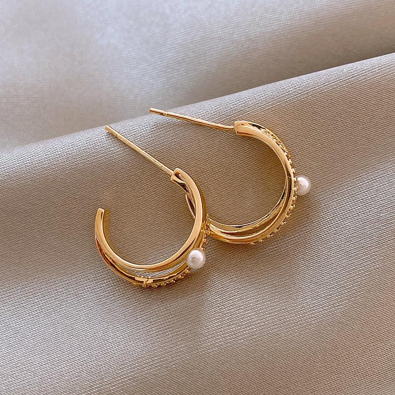 Trendy Cold Wind Pearl Earrings Women's Fashion Versatile Temperament Retro Simple Design Senior Sense Everyday Ear Jewelry