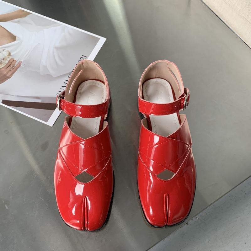 2025 points toe hollow flat bottom women's sandals summer new Korean version special-shaped toe low heel pig trotters sandals women's shoes