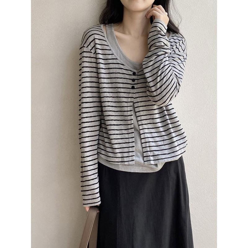 Womens V-Neck Striped Knit Top Fake Two-Piece Long Sleeve Loose Fit T-Shirt Korean Style Fall Casual