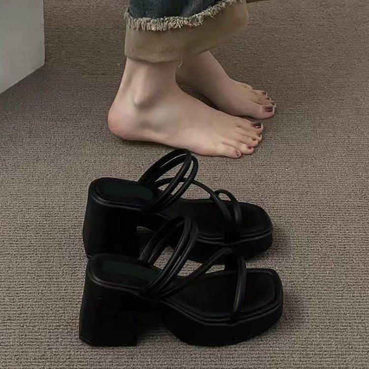 Small thick heel high heel sandals women's versatile Korean version 2025 summer new fashion waterproof platform platform platform platform slippers