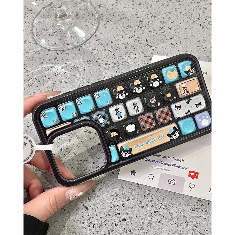 Creative Crayon Shin Shin Three Dimensional Keyboard Cell Phone Case Suitable for Apple 16promax Katy Apple 15 Protector Case