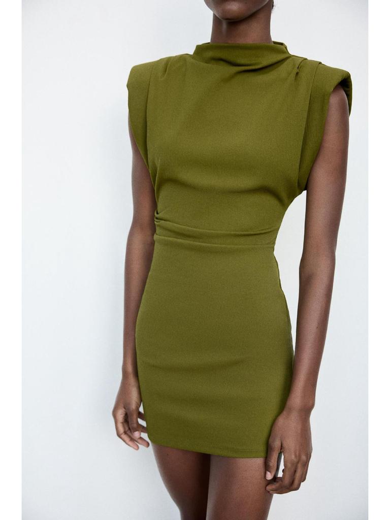 Europejski i Amerykański Styl Jesień/Zima Damska Sukienka Mini Bodycon Bez Rękawów z Falbanami, Wysokim Dekoltem, Wyszczuplająca w Talii i z Poduszkami na Ramionach