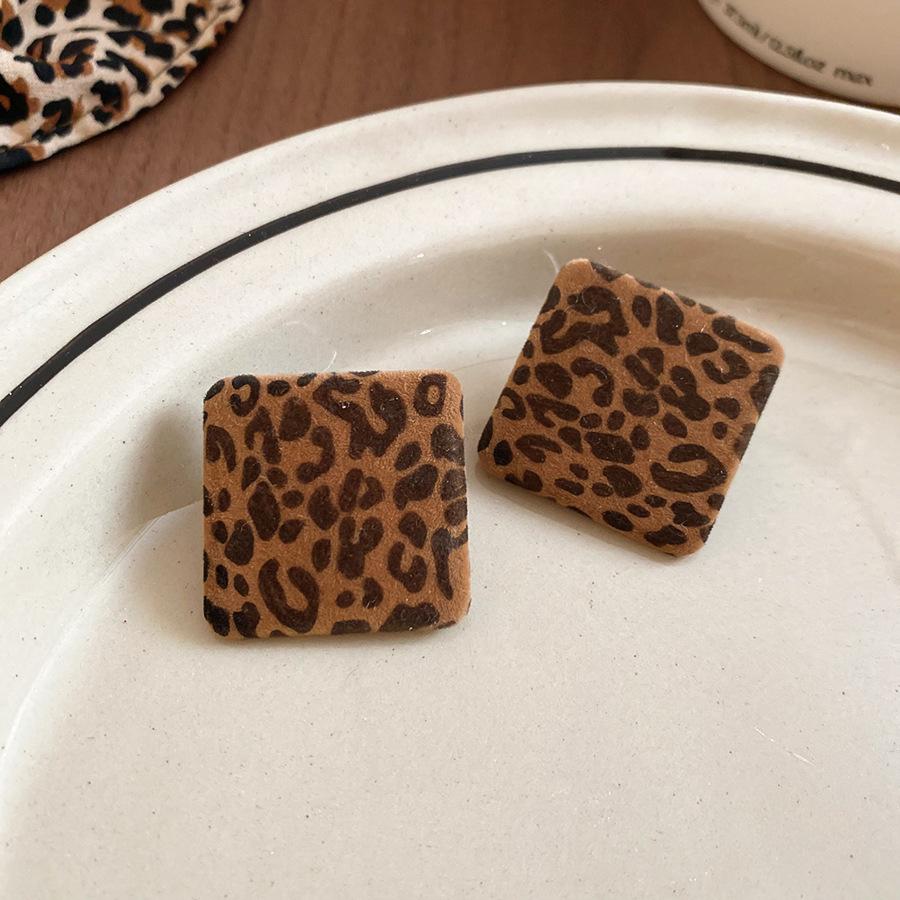 French retro autumn and winter geometric leopard print earrings stud earrings personalized earrings design sense niche