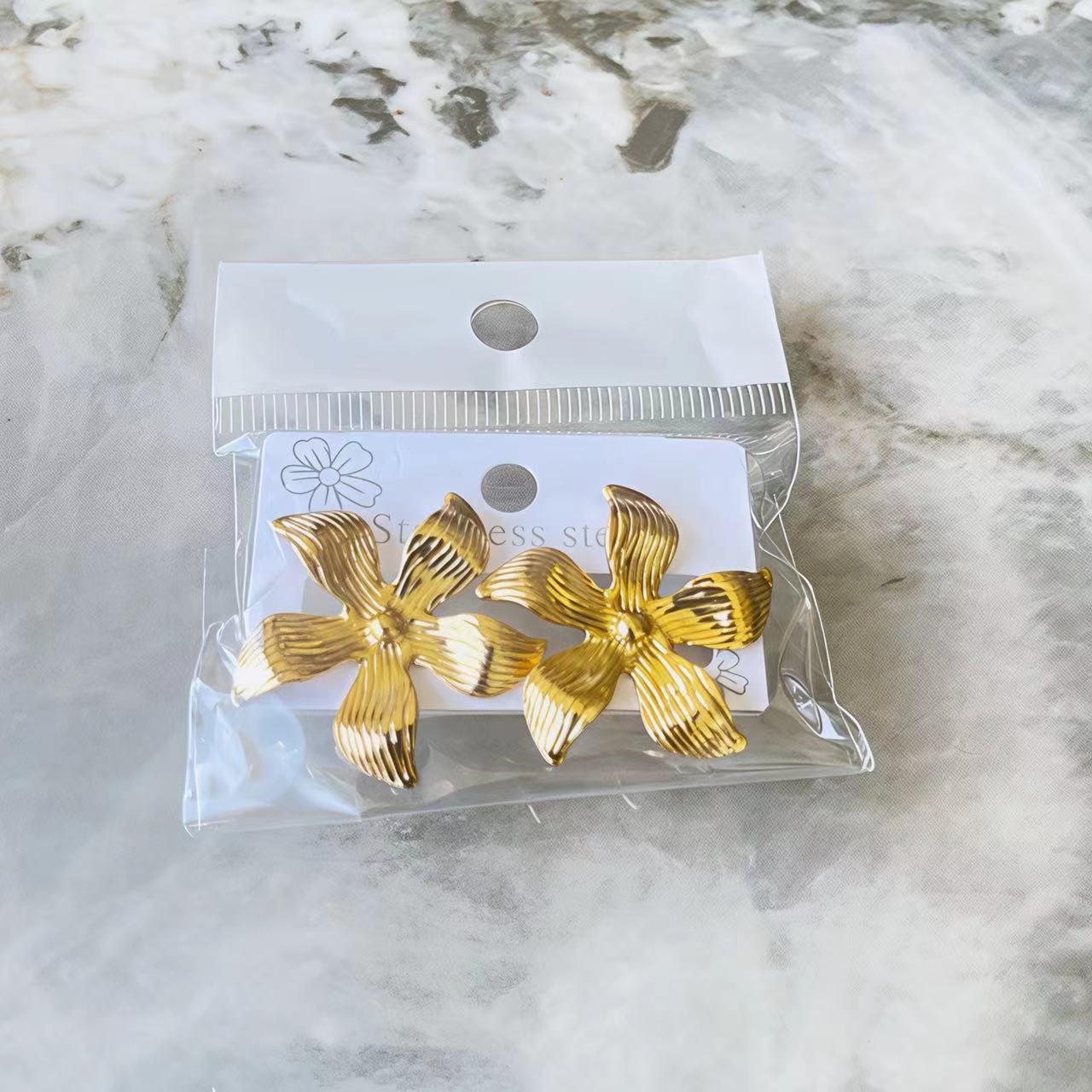 Women s Earring Modern Abstract Flower Dangle Earrings for Women – Statement Jewelry for Casual & Special Occasions