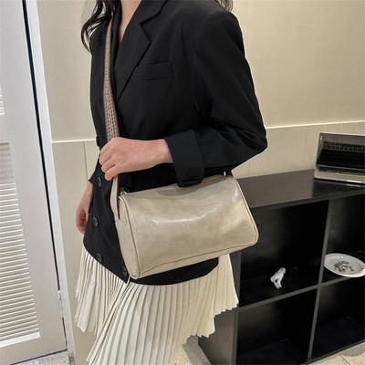Retro Fashion Simple Shoulder Messenger Bag Is Now Popular Texture Commuting Solid Color Wide Shoulder Strap Temperament Women's Bag