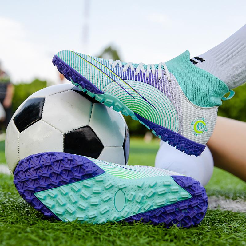 Football Shoes Men's Soles Spikes Broken Rubber Girls Color Scheme One Piece Jelly High Top Retail Football 2025
