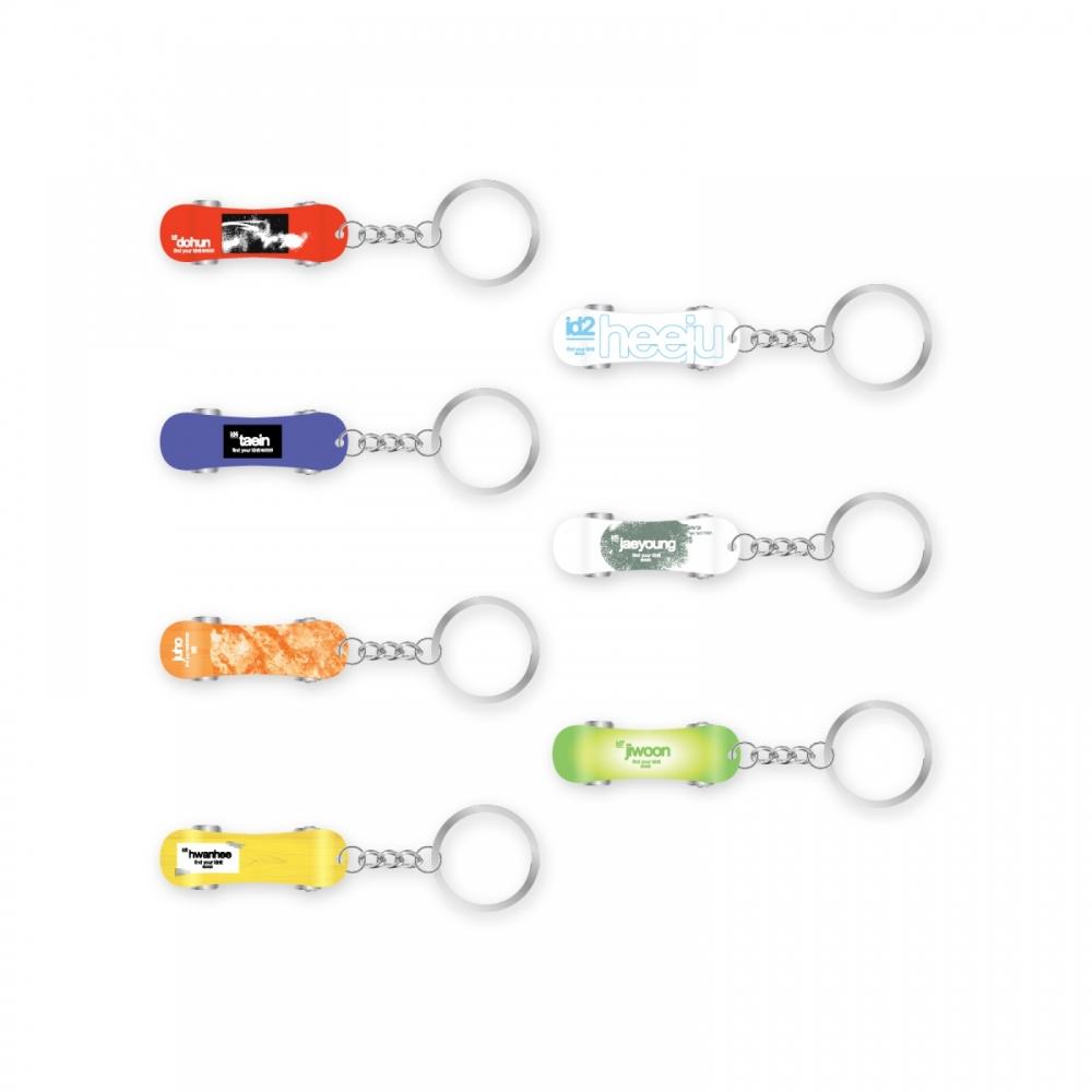 Idntt 06 Брелок-планка C. Choi Tae-in