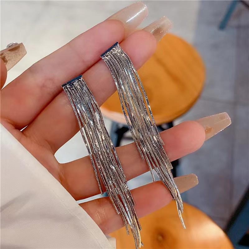 Eleganckie Europejskie i Amerykańskie Kolczyki z Długimi Chwostami - Modny, Luksusowy i Wszechstronny Design dla Kobiet