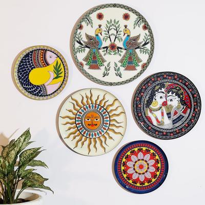 Kovové nástenné platne | Domáca dekorácia | Dizajn Madhubani | Dekorácia steny obývacej izby | Dekoračné predmety | Darčekové predmety (Viacfarebné) (Sada 5 kusov)