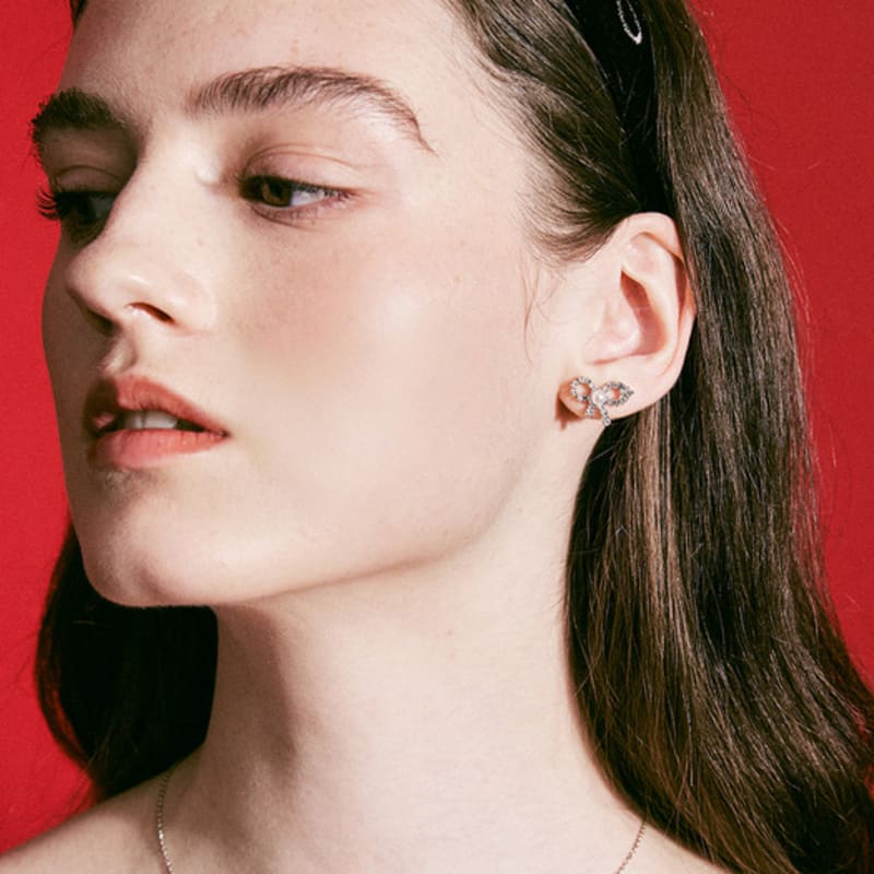 VINTAGE HOLLYWOOD Petit Twinkle Ribbon Pearl Earrings_VH25NNEA110V