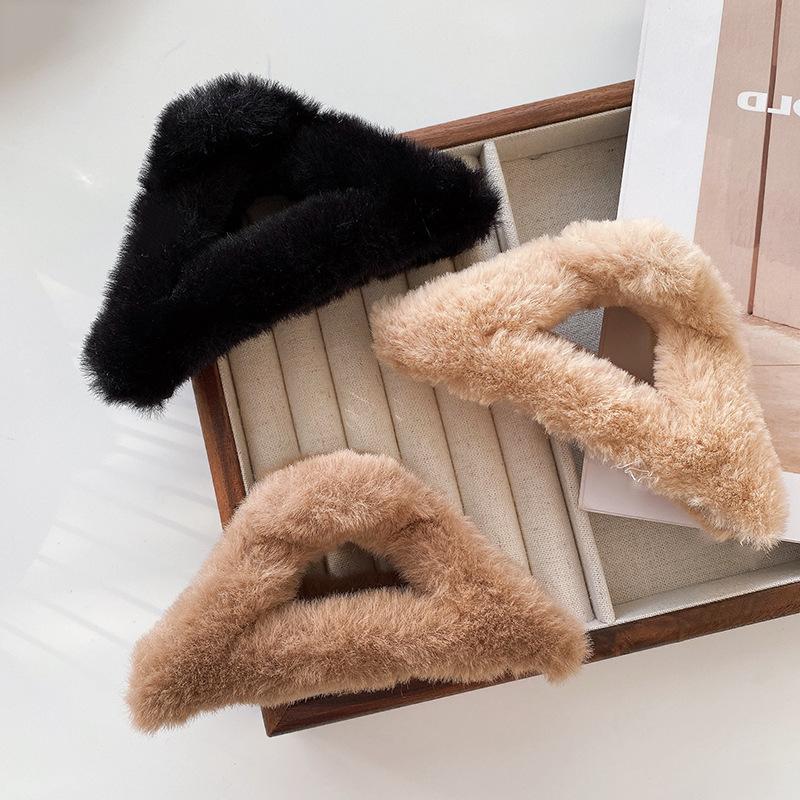 13cm New Sweet Geometric Triangle Hair Claws Vinage Plush Hair Clip Hairpins New Hair Accessories For Women Korean Hairgrip Hair Clasp